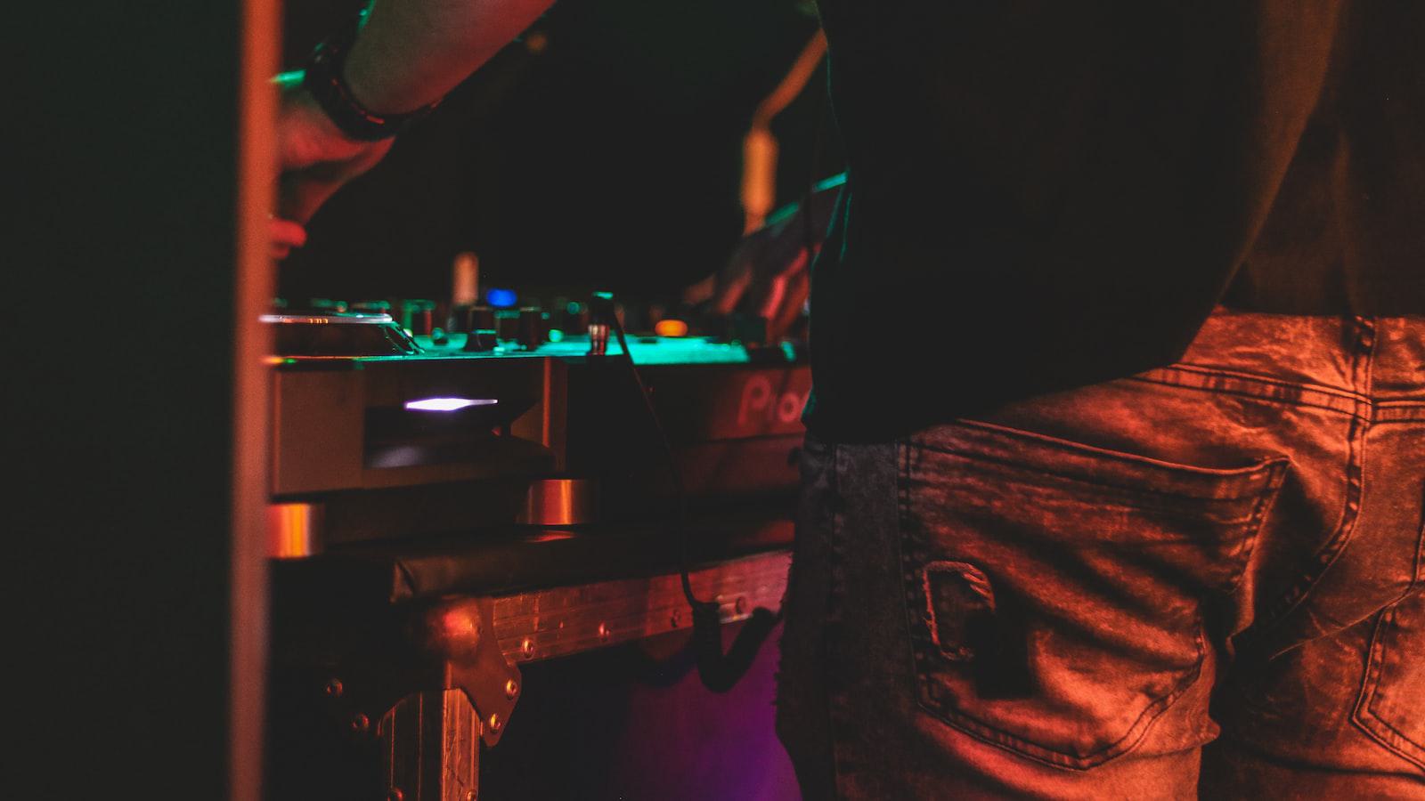 2. Examining‍ What Makes a Great DJ Performance