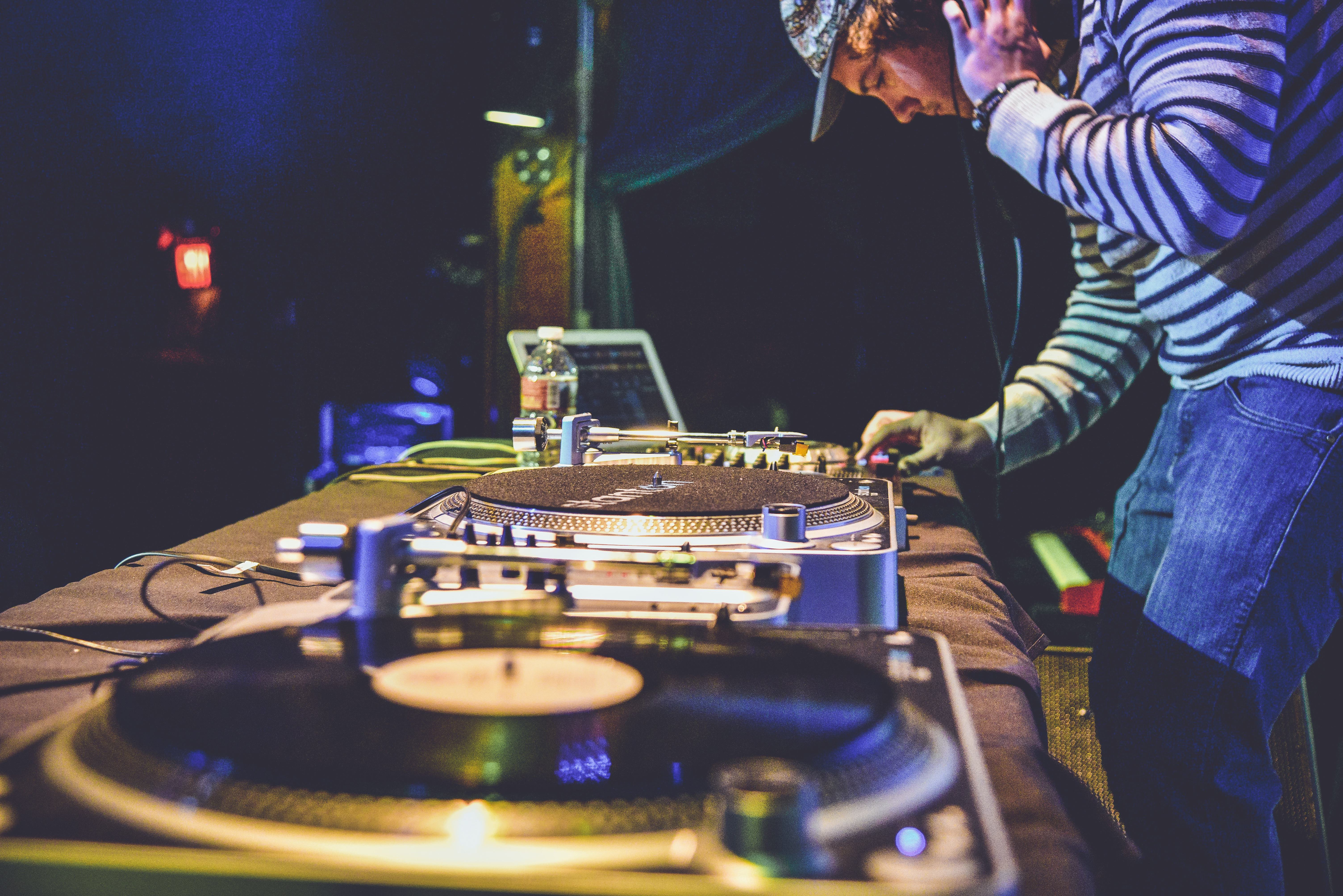2. Learning from Other DJ Visual Styles